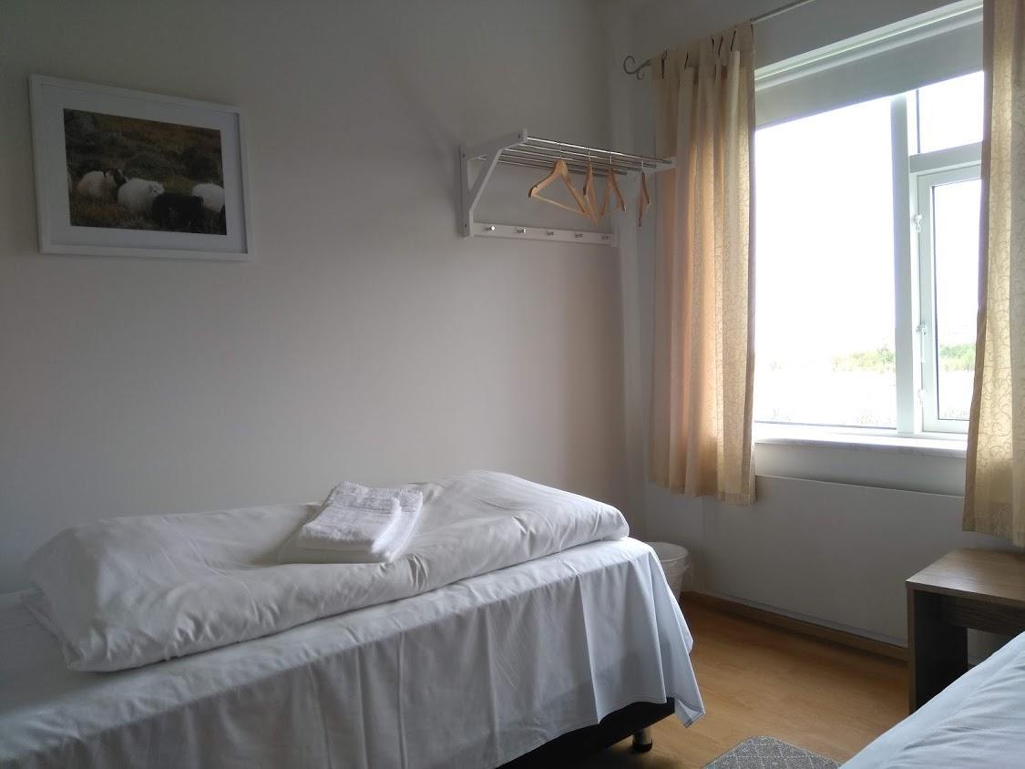 Glaesibaer 2 Guesthouse And Horsefarm Akureyri Exterior foto